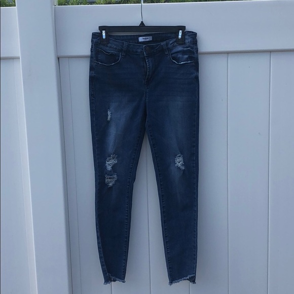 Kenzie Jeans with rips - Picture 1 of 2